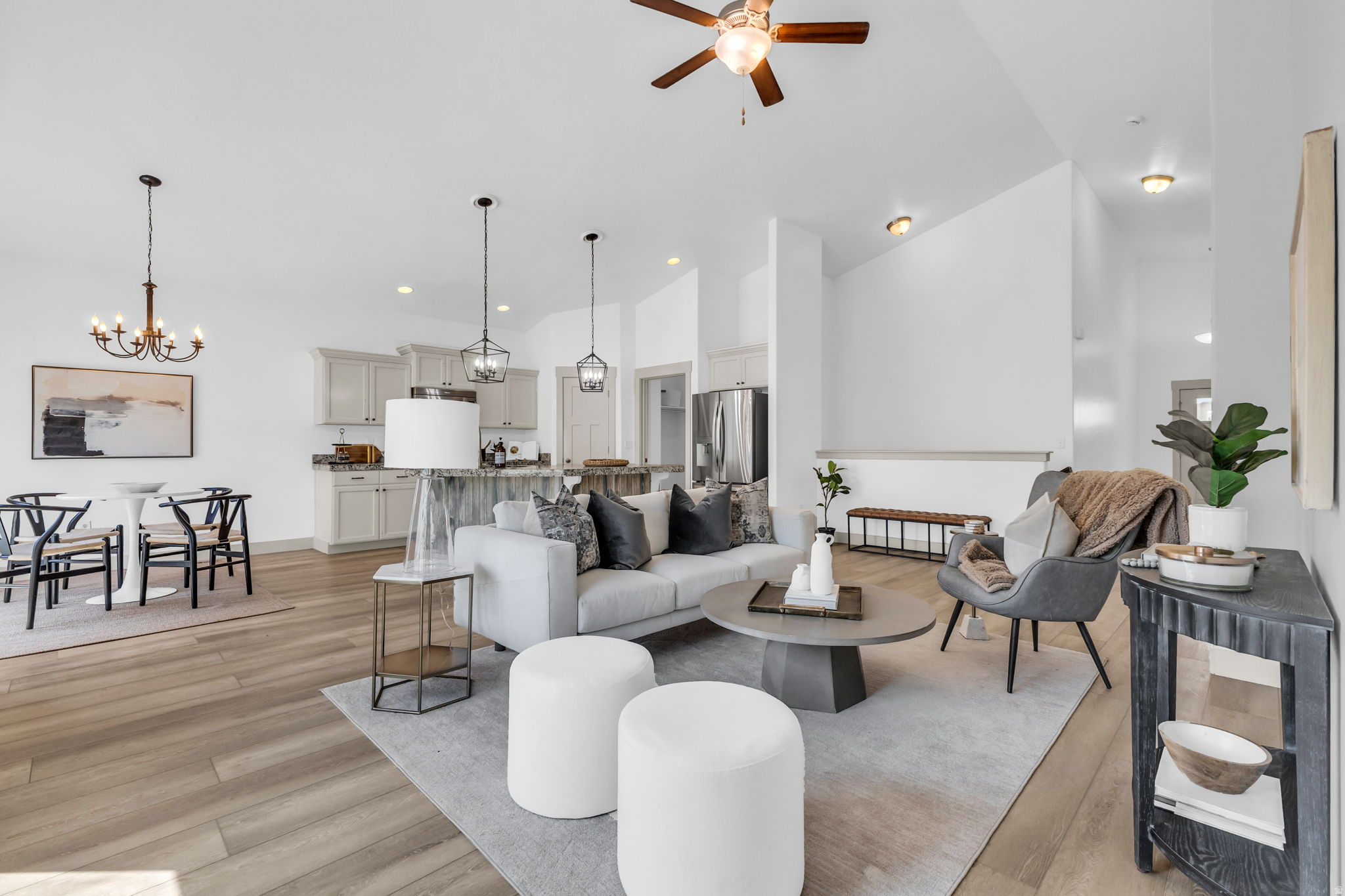 SILVER LAKE - Residential
