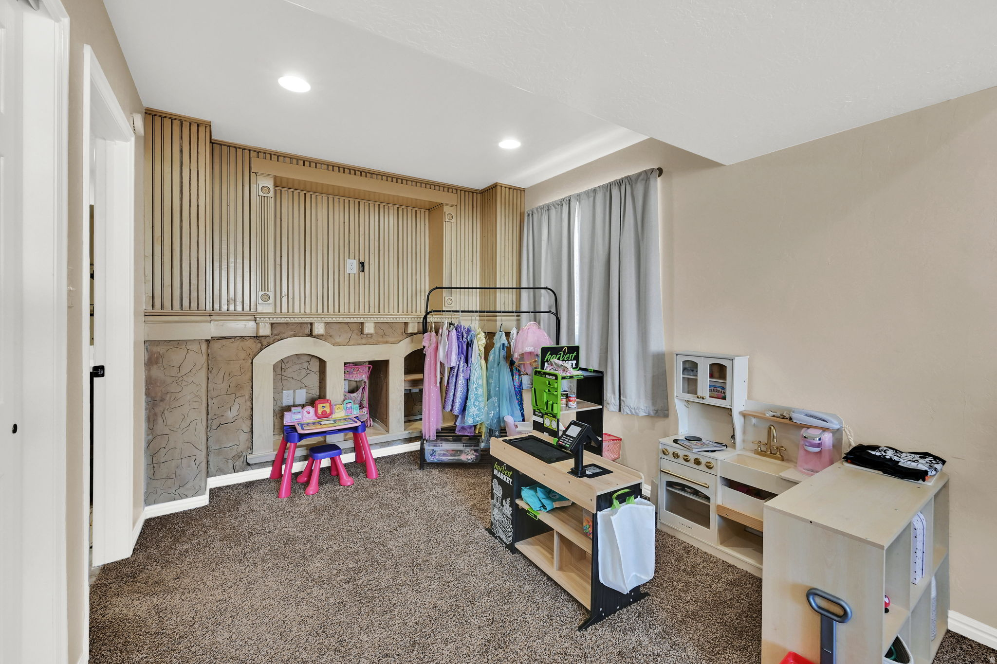 BUSH ESTATES - Residential