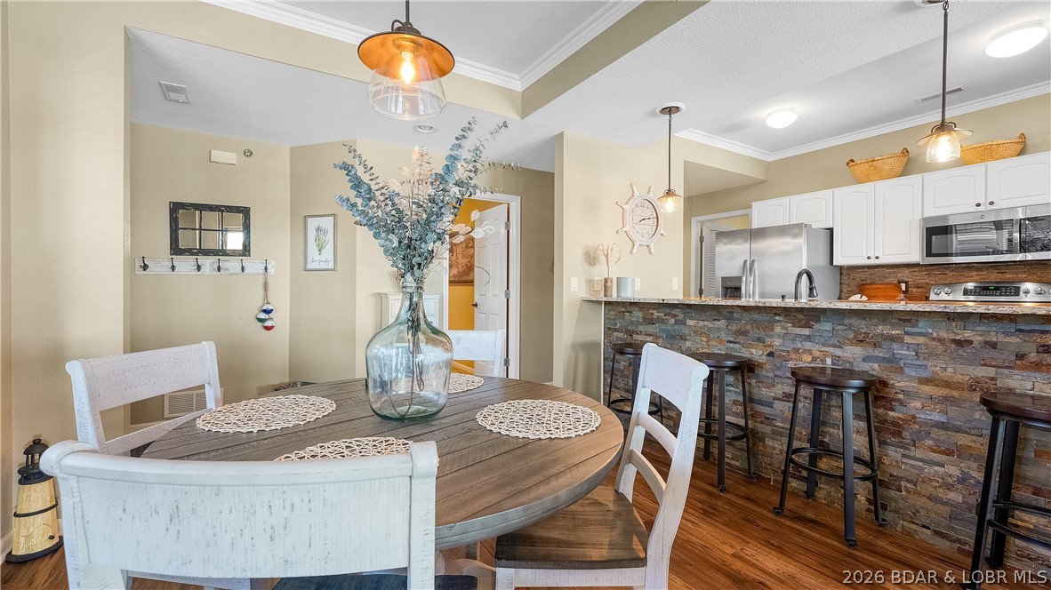 Palisades Condominium - Residential