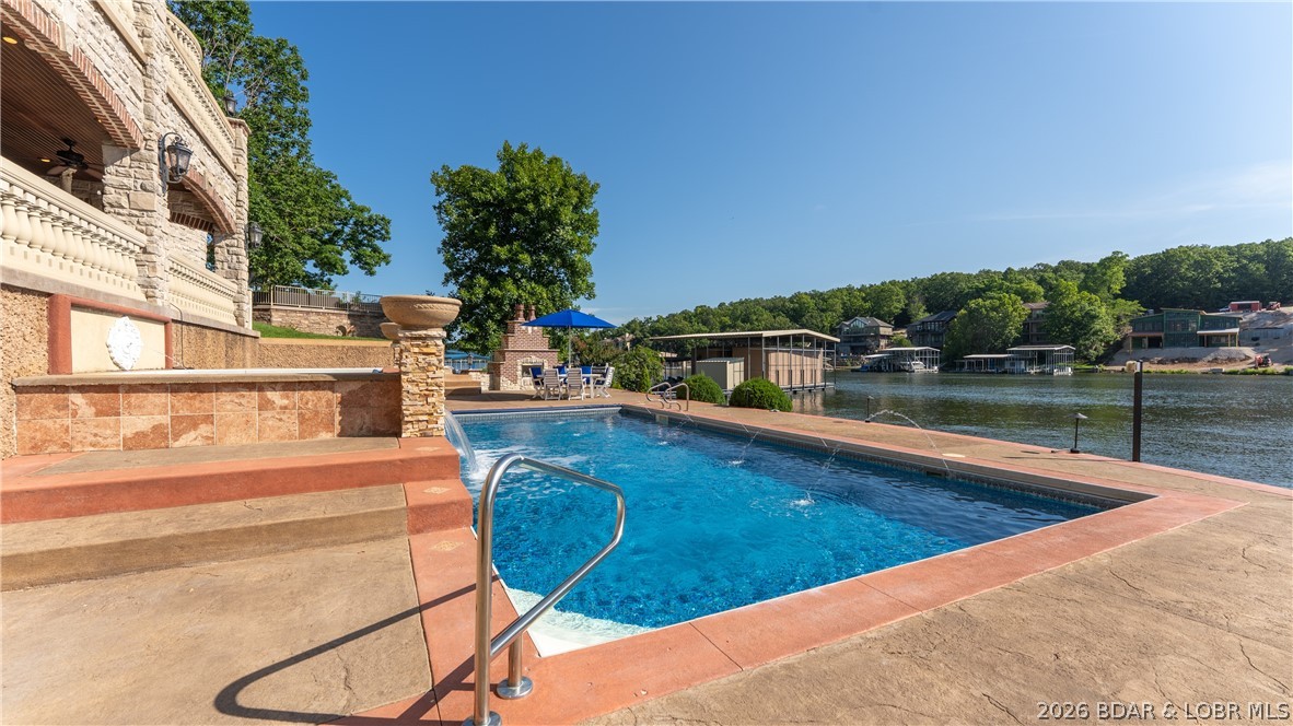 Grand Point No. 2 - Residential