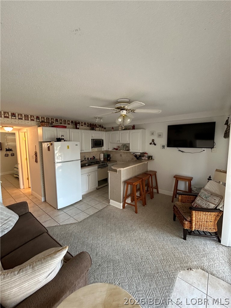Enjoy Lake of the Ozarks living in this well-maintained 1 bed, 1 bath condo in the Heron Bay community at Osage Beach. Conveniently located near shopping, dining, golf, and lake activities. Community amenities include pool, lake access, and exterior maintenance. Great opportunity for a full-time residence, weekend getaway, or investment property.