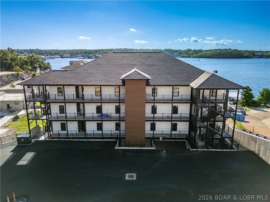 Robins at the Waters Edge Condominium - Residential