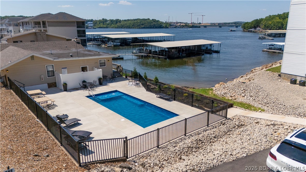 Robins at the Waters Edge Condominium - Residential