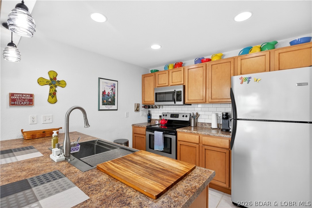 Experience lake living at its finest in this beautifully updated end unit. This 2 bed, 2 bath walk-in condo at 603 Cedar Ct #1! Enjoy breathtaking main channel views right from your home or take a short stroll to the complex’s private pool and dock. Prefer not to walk? Hop on the convenient tram for easy access to all the amenities. This well-maintained condo offers the perfect blend of comfort, convenience, and relaxation. Conveniently located close to shopping and all your favorite bars and restaurants—whether you’re traveling by road or by water. Ideal as a full-time residence, weekend getaway, or investment opportunity. Don’t miss your chance to own a piece of the lake life!