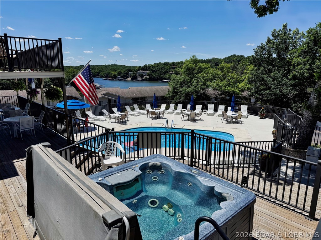 Jonathans Landing - Residential