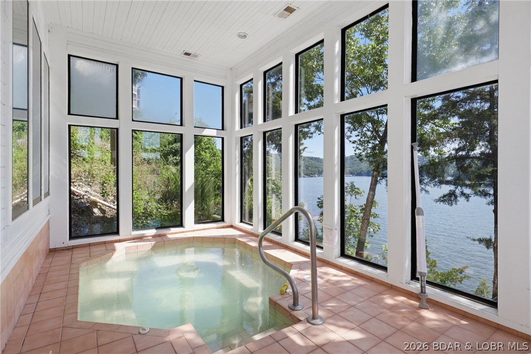 Oak Bluff Condominium - Residential