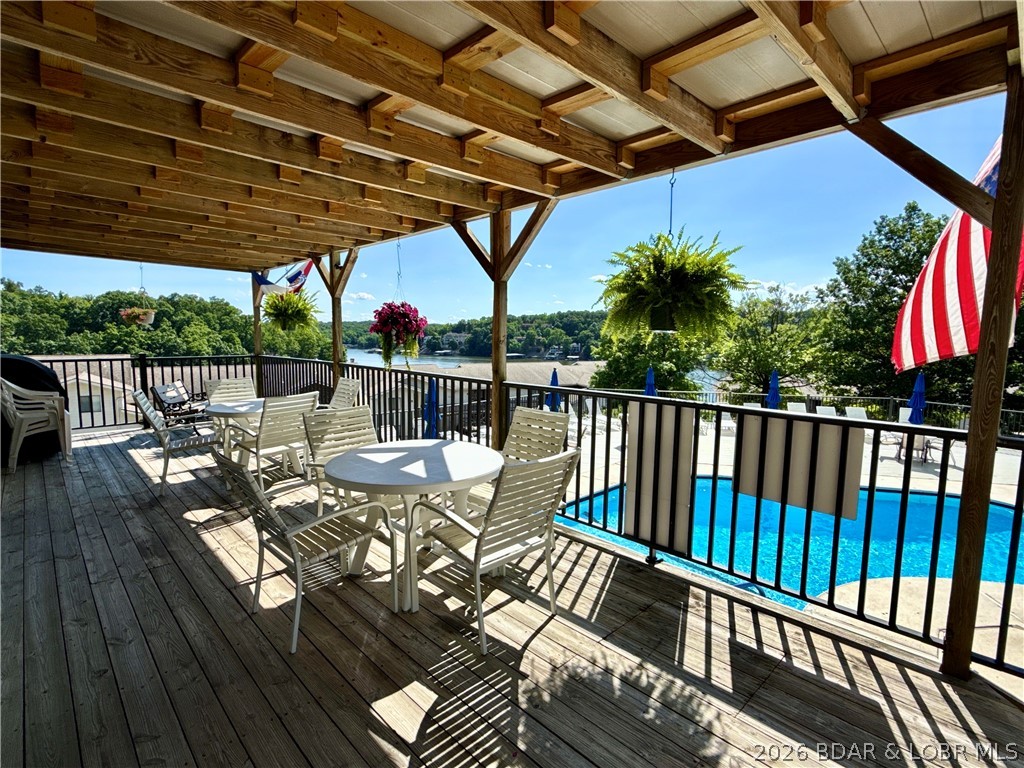 Jonathans Landing - Residential