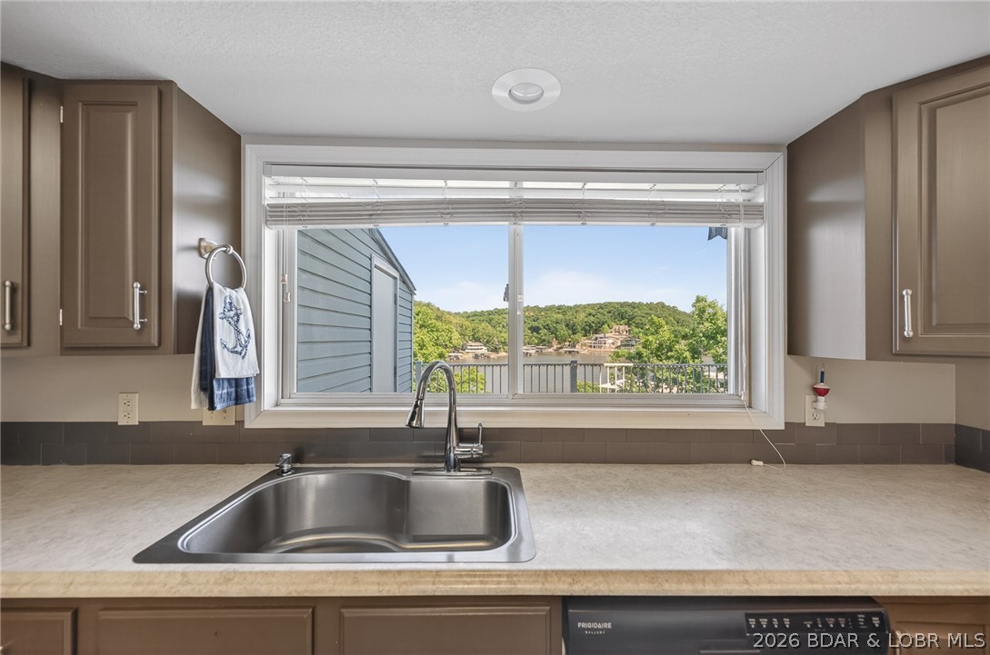 Shores Of Camelot Condominiums - Residential