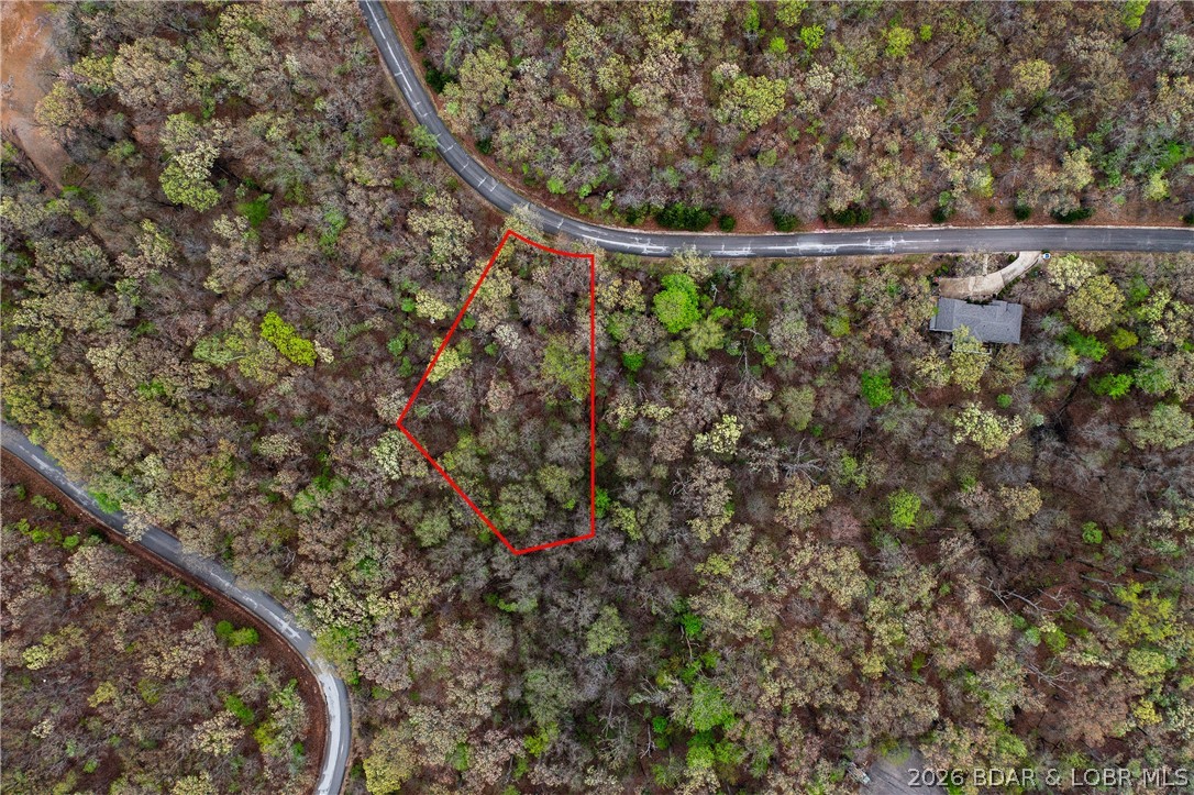 Build your custom home in the highly sought-after Porto Cima community at Lake of the Ozarks. This approximately 1-acre lot is situated on a quiet, private drive within Heritage Isle, offering a peaceful setting while still being conveniently located off MM with easy access to both Osage Beach and Sunrise Beach. Porto Cima is known for its upscale surroundings and optional amenities that may include golf, dining, fitness, and more.