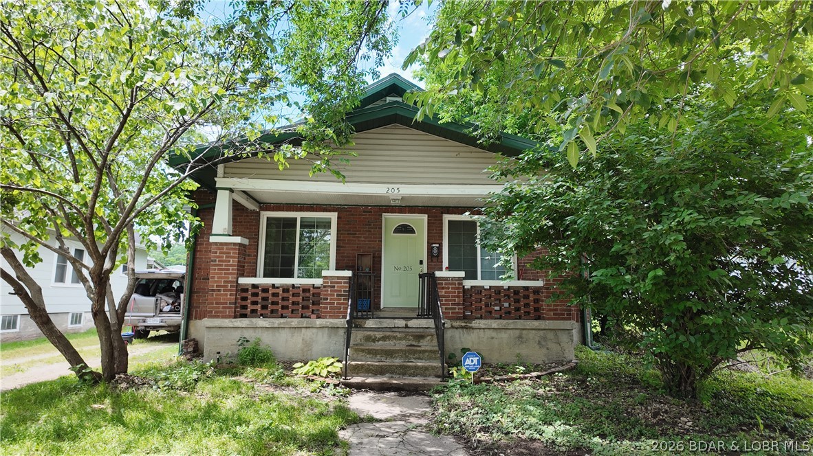 Discover 205 S Grand, a centrally located single-story brick home in the heart of Eldon. This property offers a practical layout and features an inviting open-concept interior that maximizes space and natural light. With 3 bedrooms and 1 bath, it provides a functional living environment. The home is equipped with a metal roof. 

The unfinished basement offers significant potential for future expansion, a hobby area, or additional storage space to suit your needs.

Situated just off Grand Avenue, this home puts you moments away from everything the Eldon community has to offer. Whether you are searching for a starter home or a new opportunity, this property is ready for its next chapter.