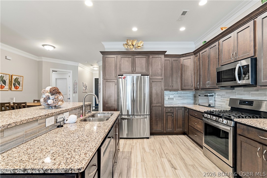 The Hamptons Condominium - Residential
