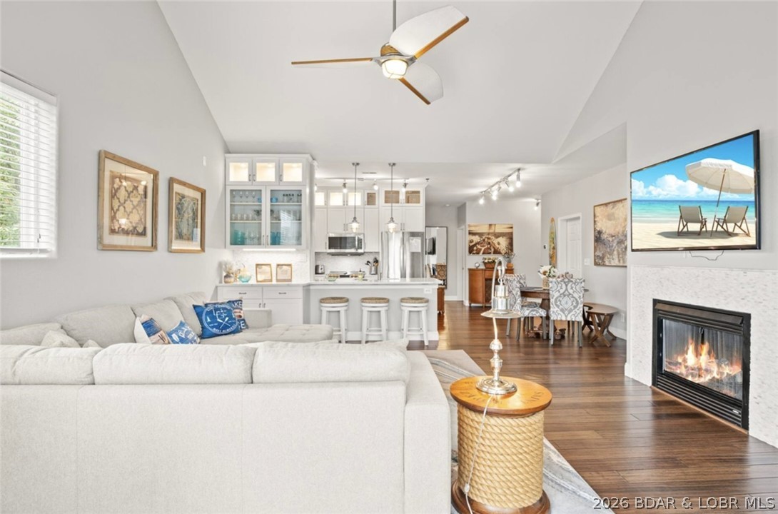 Newport Condominium - Residential