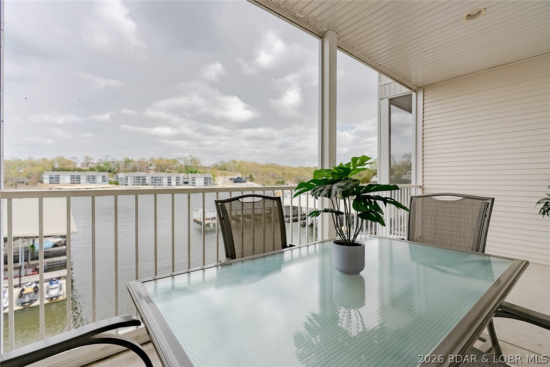 Robins at the Waters Edge Condominium - Residential