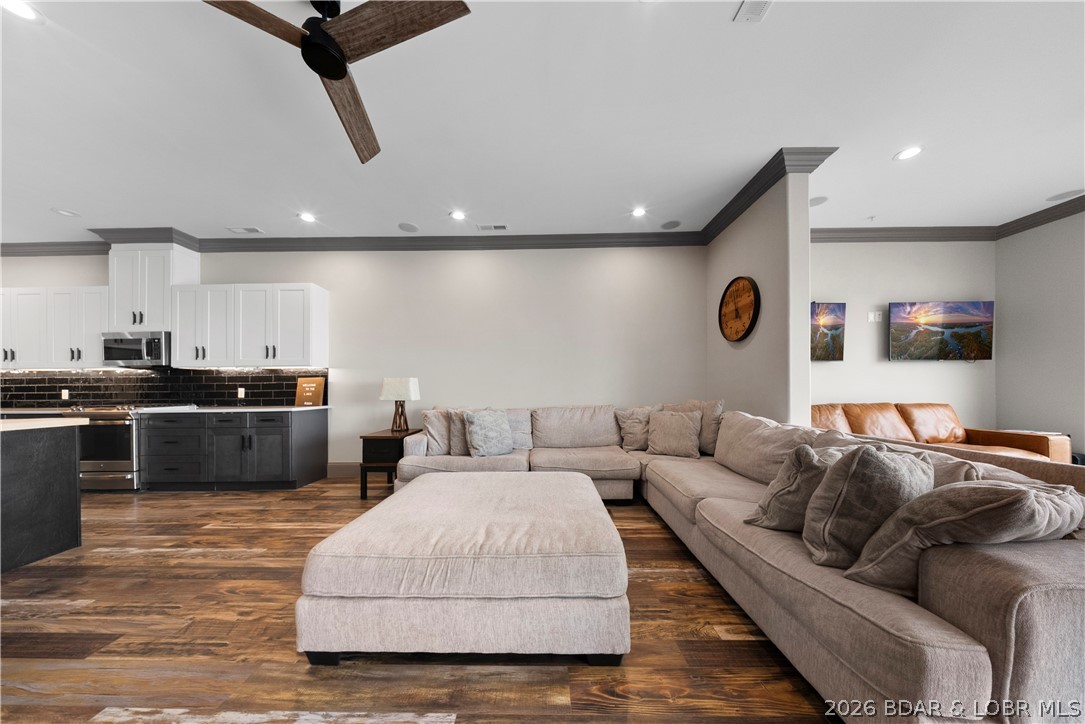 The Hamptons Condominium - Residential