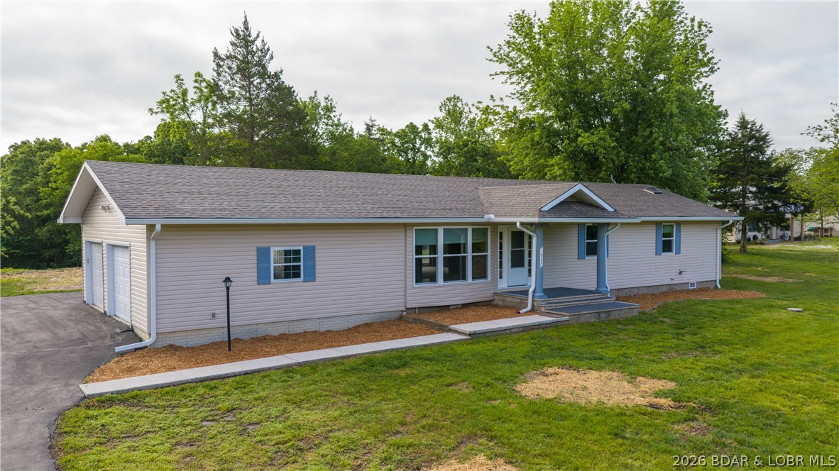 Built by german Fred Daake for himself. conveniently located in the Highly respected Camdenton School district, bus picks up at driveway. Just 2.5 miles up State Rd V from Linn Creek at 54. Convenient proximity to hospital for work or medical care. Close to entertainment, shopping, banking, jobs and the lake. 3+ acres give you level play area for kids, room to expand, woods to explore.
Centrally located in Linn creek between Osage Beach and  Camdenton. Panoramic eastern view off private deck
