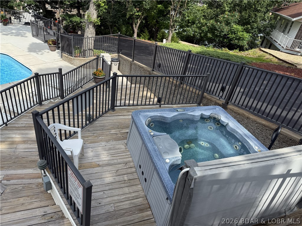 Jonathans Landing - Residential