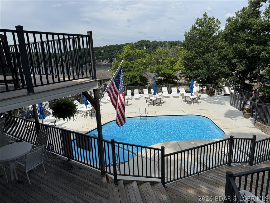 Jonathans Landing - Residential