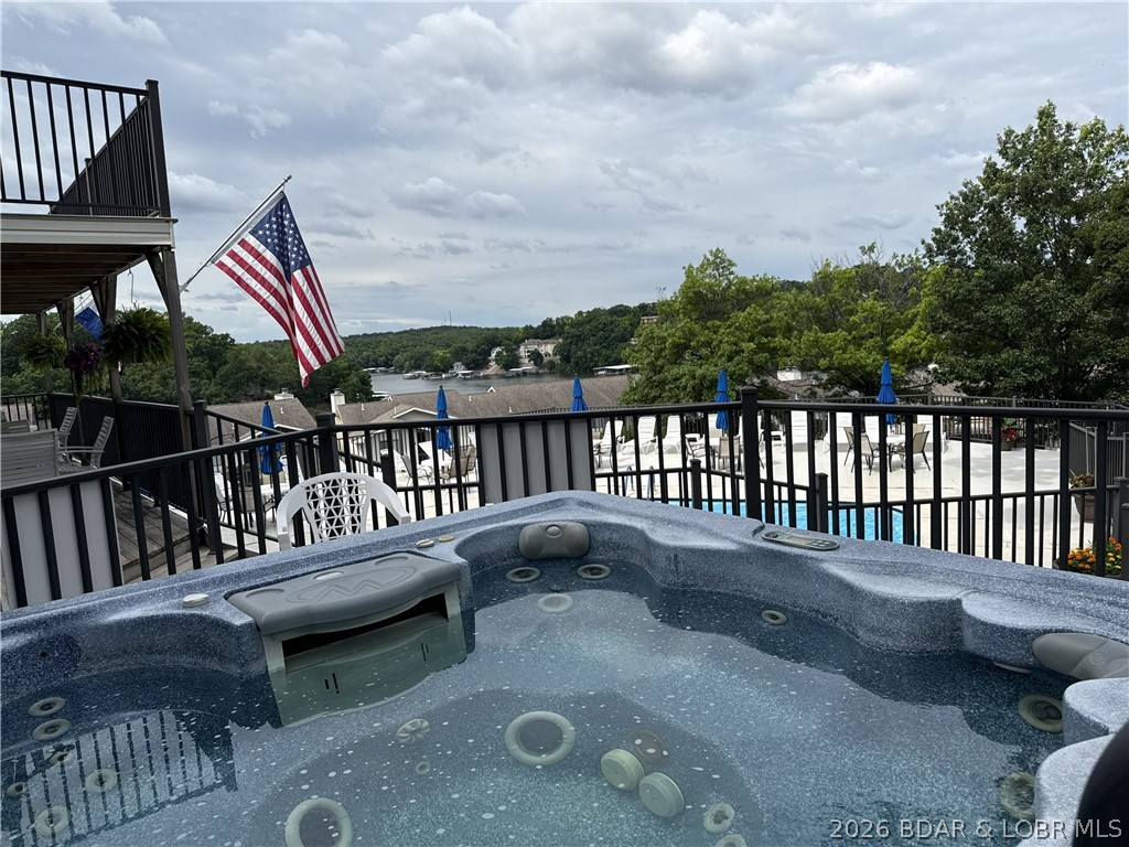 Jonathans Landing - Residential