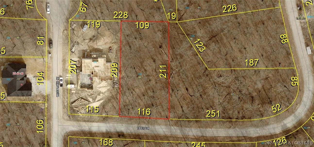 This Building Lot is in the prestigious Porto Cima Community near the Jack Nicklaus signature Golf Course. Close to the Community Bridge and no more tolls for quick access to Lake Ozark. New Homes being built in the area.  This nice Building Lot includes all the 4-Seasons Amenities which is the Club House, Community Pools, Boat Ramp, Tennis Courts, Playground & Campground. Dock Slips become available to lease at the Marina.