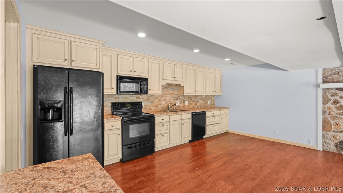El Tampa Acres - Residential
