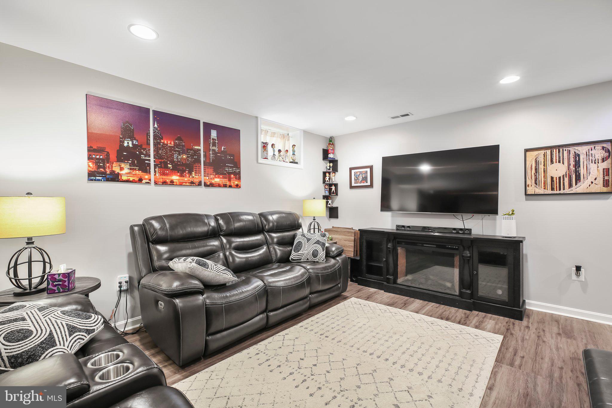 FOX POINT - Residential