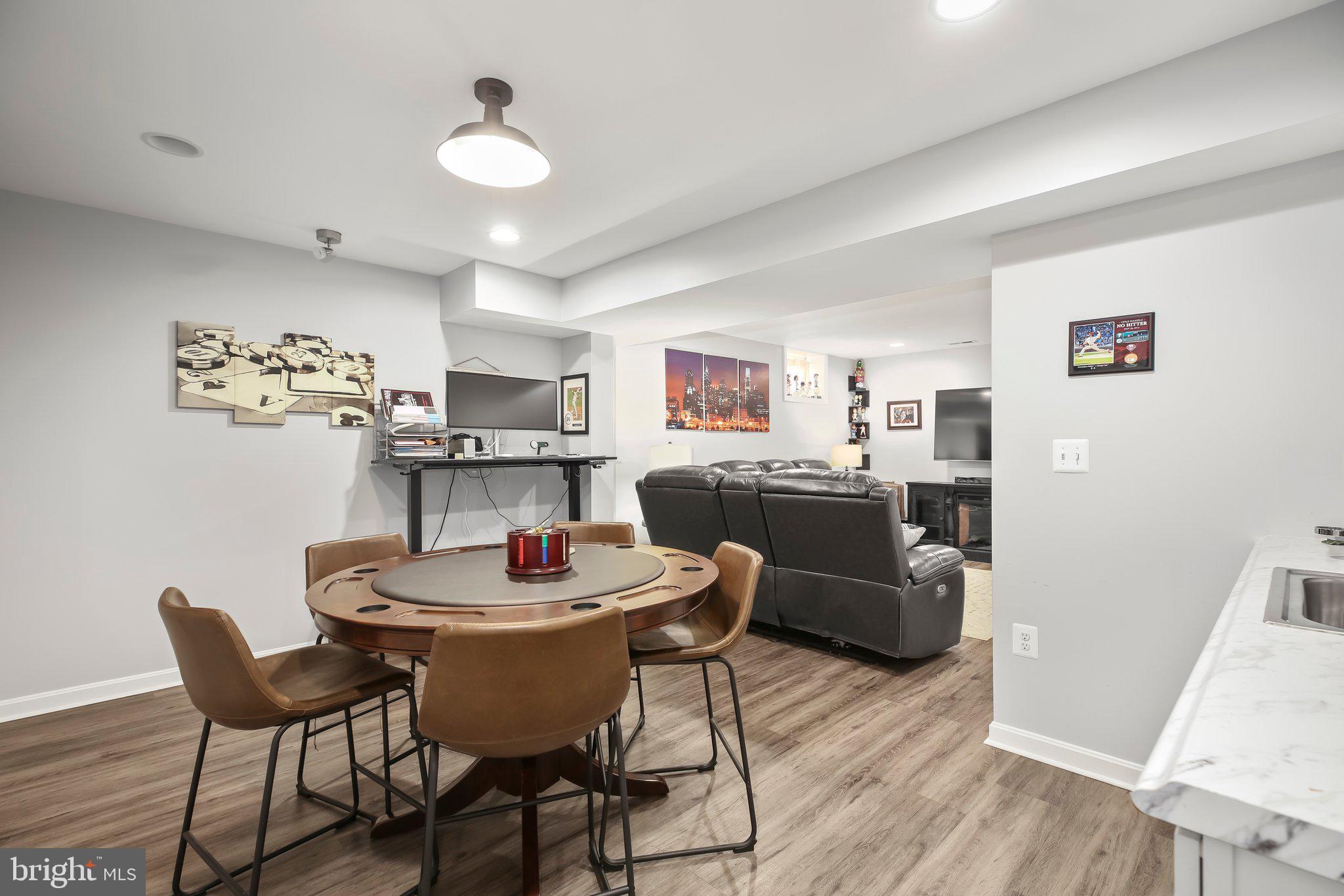 FOX POINT - Residential