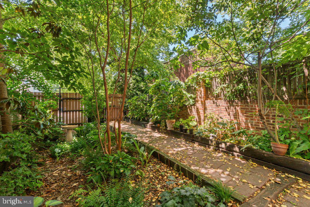 BOLTON HILL HISTORIC DISTRICT - Residential Income