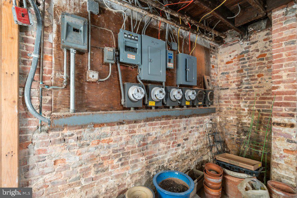 BOLTON HILL HISTORIC DISTRICT - Residential Income