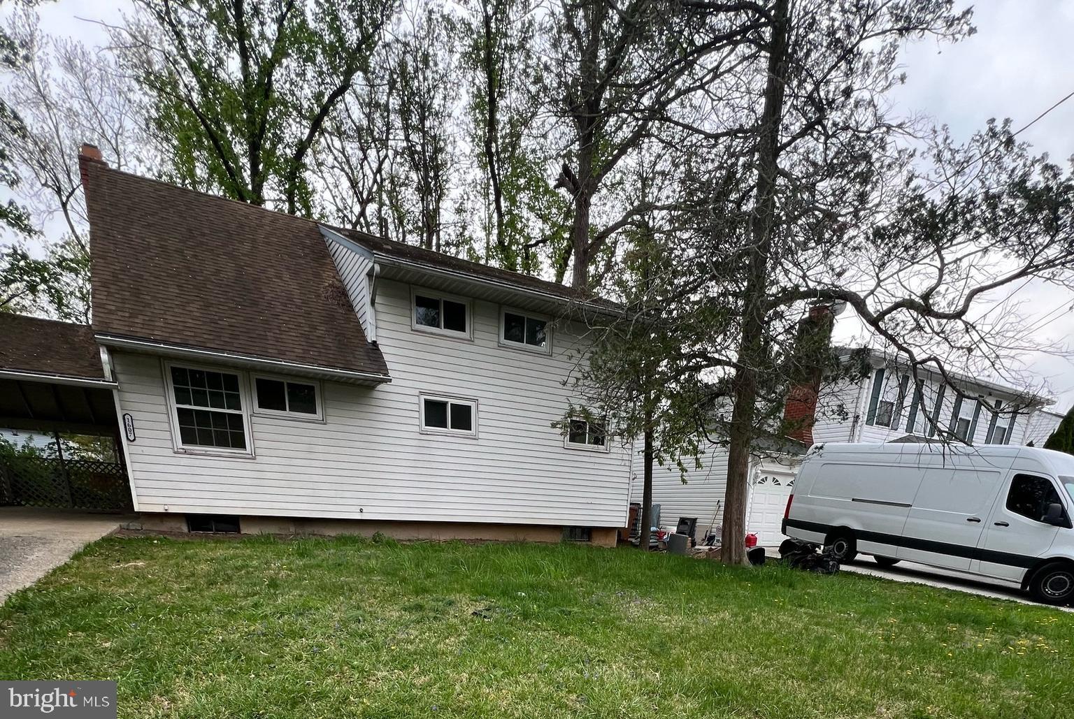 4 BEDROOM 2 BATH SINGLE FAMILY HOME IN ROCKVILLE.
NEW CARPET NEW  LVT IN THE LIVING ROOM AND KITCHEN . FRESH PAINT THROUGHOUT.
 NEW KITCHEN CABINETS , GRANITE COUNTERTOPS AND SS APPLIANCES. 
CONVENIENT LOCATION CLOSE TO RIDE ON, METRO AND I270. SHOPPING & RESTAURANTS NEARBY.