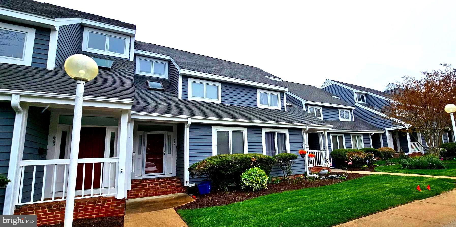 Welcome to River Oak conveniently located to all that Salisbury has to offer.  This 2,280 sqf,  3 story townhome offers 4 bedrooms and 3 full baths.  Situated right on the Wicomico River with community dock  and it's own deeded boat slip.  Enjoy evenings on the deck off the living room or the  primary bedroom's balcony and watch the boats on the River.