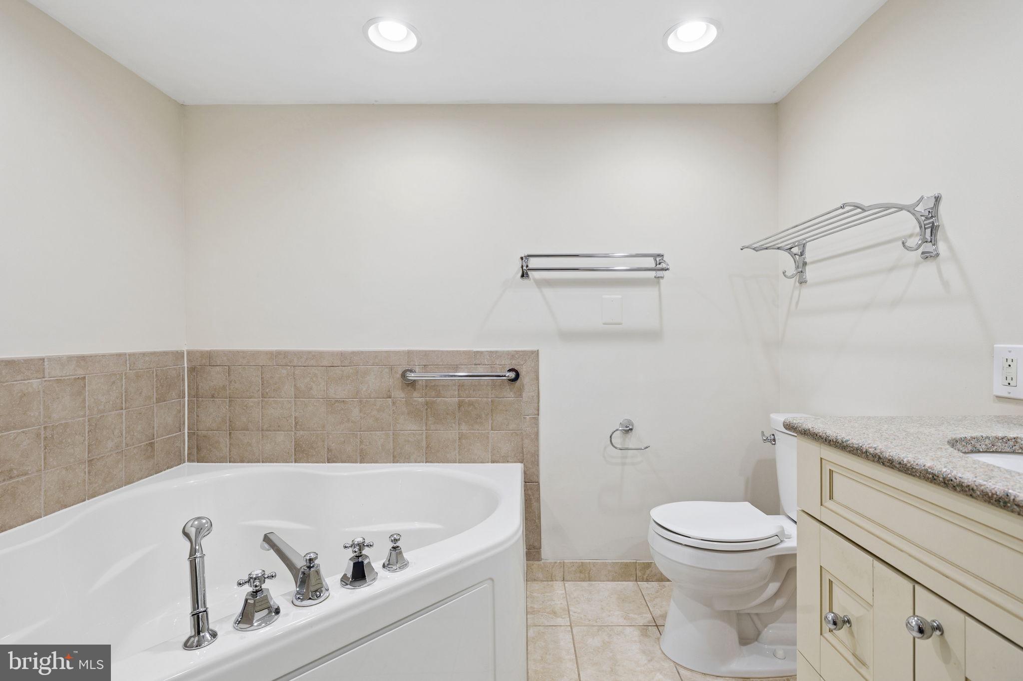 RIVERBEND LEISURE WORLD - Residential