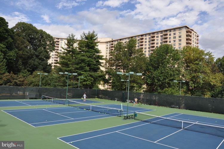 PROMENADE TOWERS - Residential