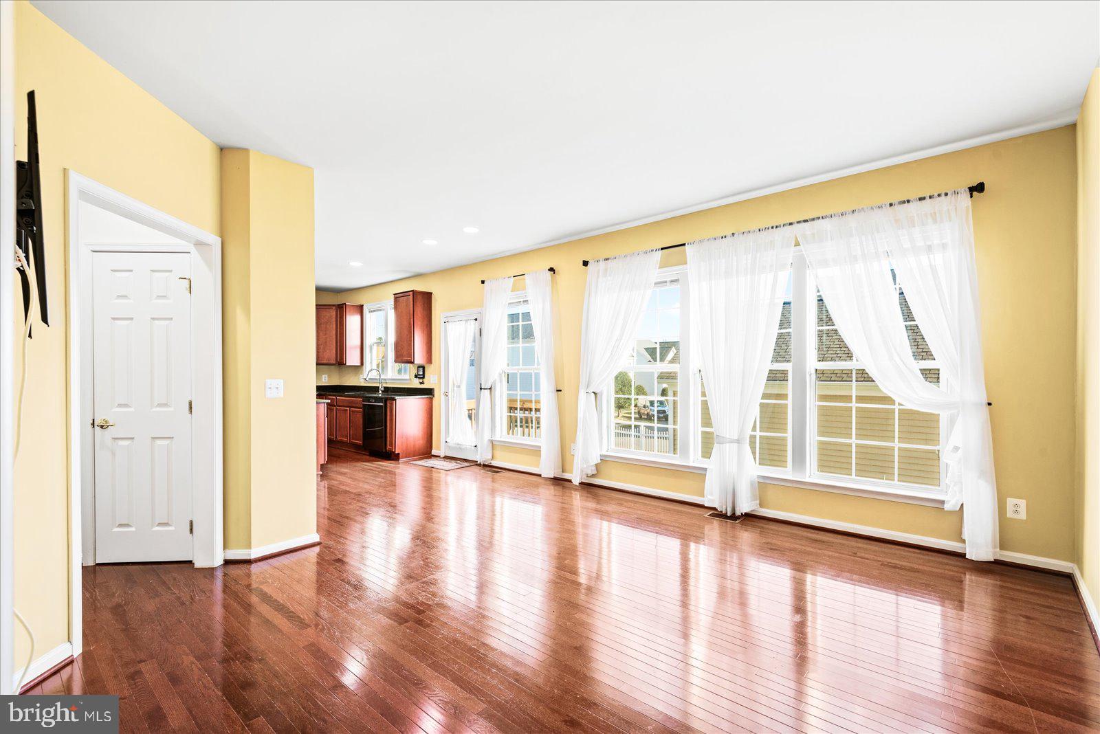 LADYSMITH VILLAGE - Residential