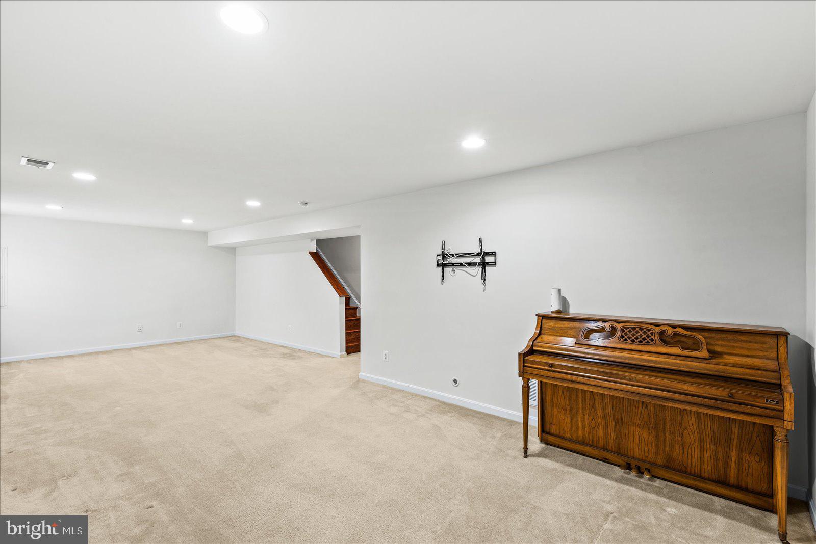 LADYSMITH VILLAGE - Residential