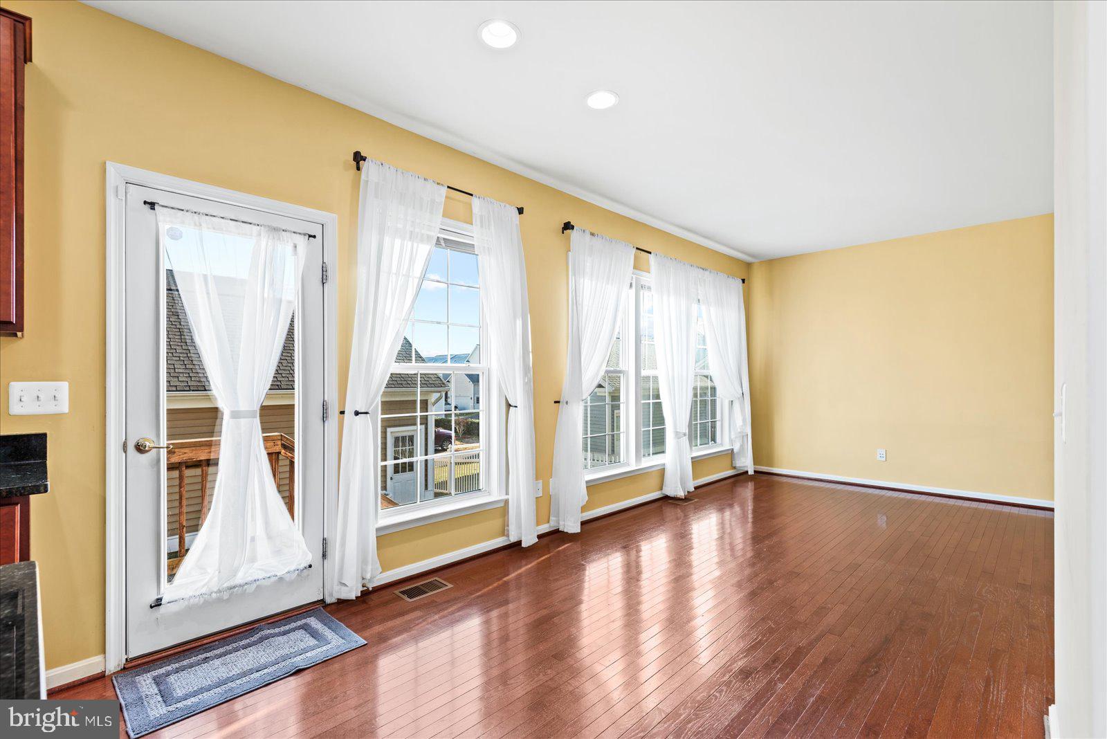 LADYSMITH VILLAGE - Residential