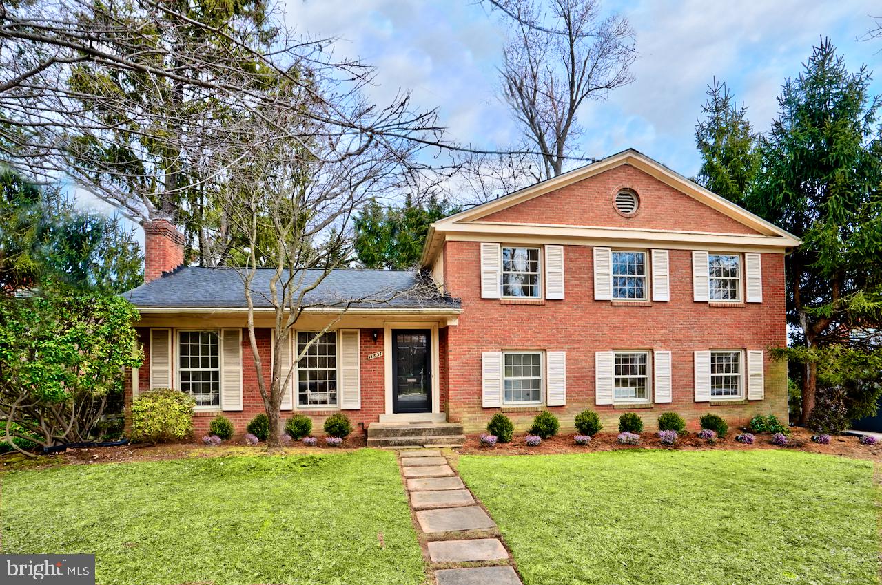 Picturesque 4 bedroom 2.5 bath home in highly sought after OLD FARM. Renovated bathrooms,  walk-up basement , refinished hardwood floors, freshly painted with new lighting and fixtures. Run, don't walk to make this home yours! Open house on 3/2 and 3/3 from 1pm-3pm.

Amazing opportunity to own in sought after Old Farm.  Light and bright living room with fireplace that flows into the formal dining room.  Refreshed kitchen  that opens to an  enormous family room with a second fireplace.  Also on the main floor is the laundry room/mudroom. This versatile room has been transformed into a 5th bedroom, office and so much more.   One could even expand the already large powder room right next to it and make a bedroom with ensuite bathroom.  The possibilities are endless! 

The primary bedroom is located in the the rear of the house and has newly renovated ensuite bathroom.  Three bedrooms and renovated hall  bathroom complete this floor.  Walk-in attic access is located in one of the bedrooms.  This is great for storage or could be the starting point for an amazing addition!  

Finished lower  level with walk-up  stairs to the large backyard is the perfect locations for a rec room  room or guests!  


Welcome home!