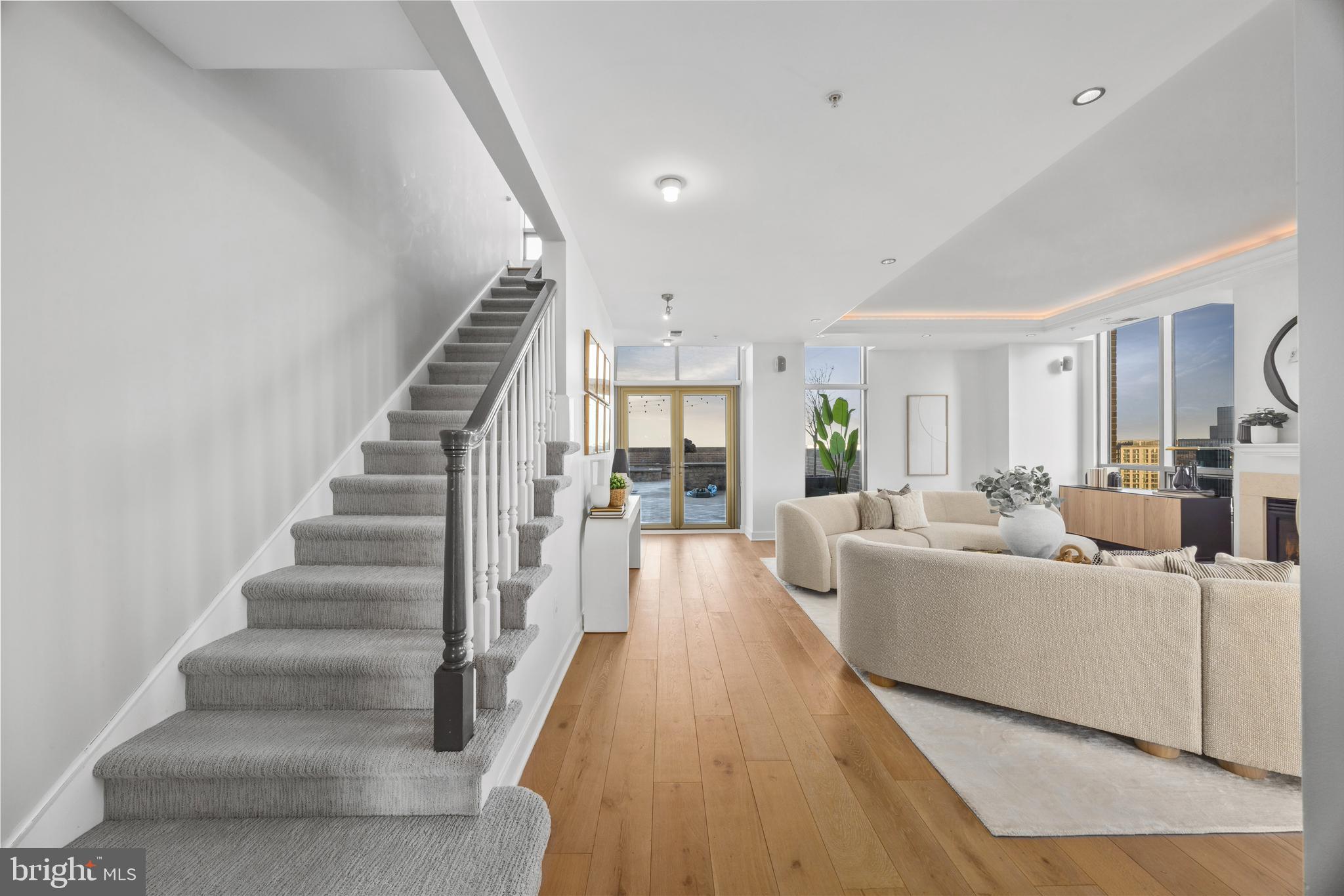 HARBOR EAST - Residential