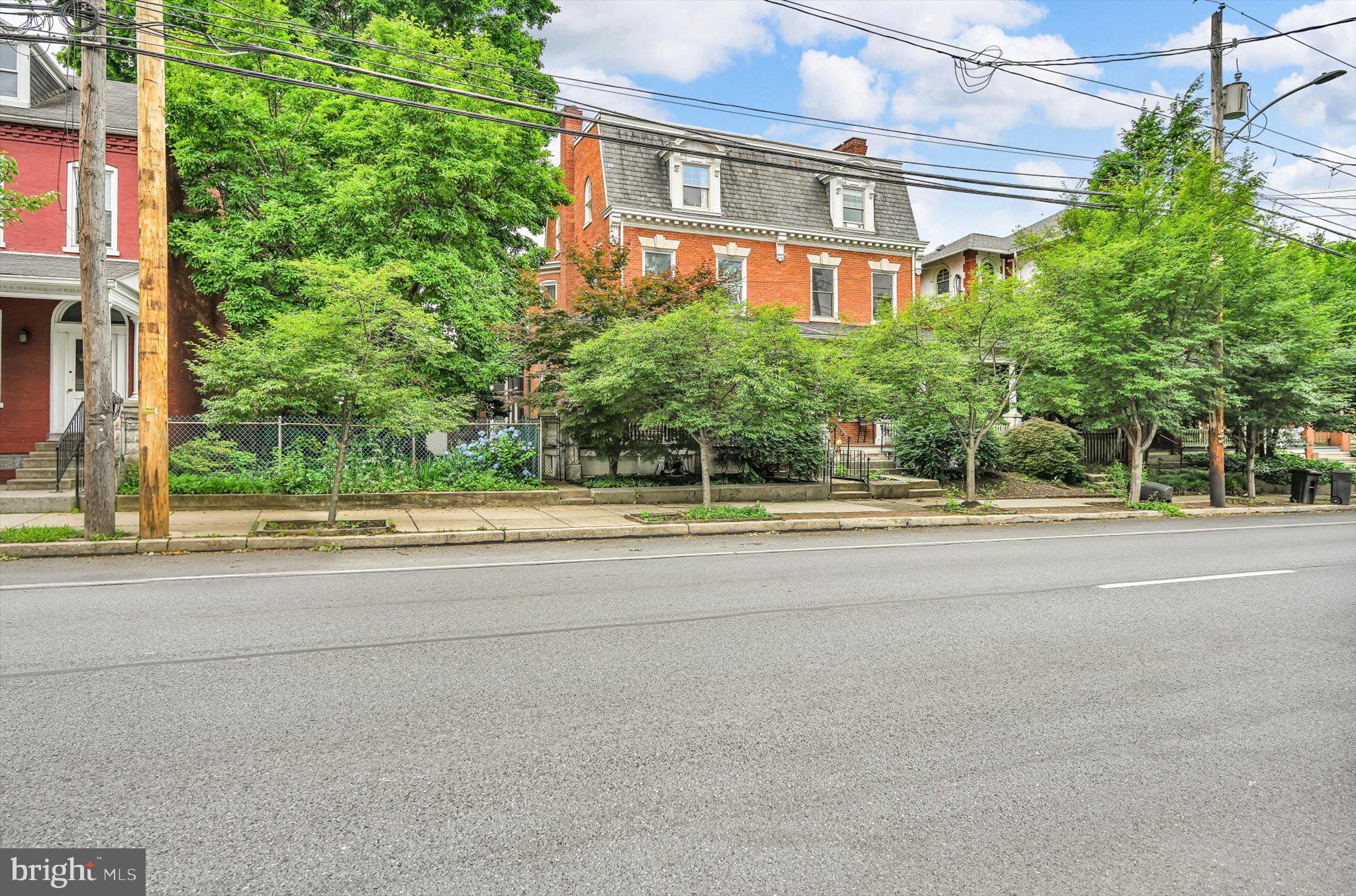 LANCASTER - Residential