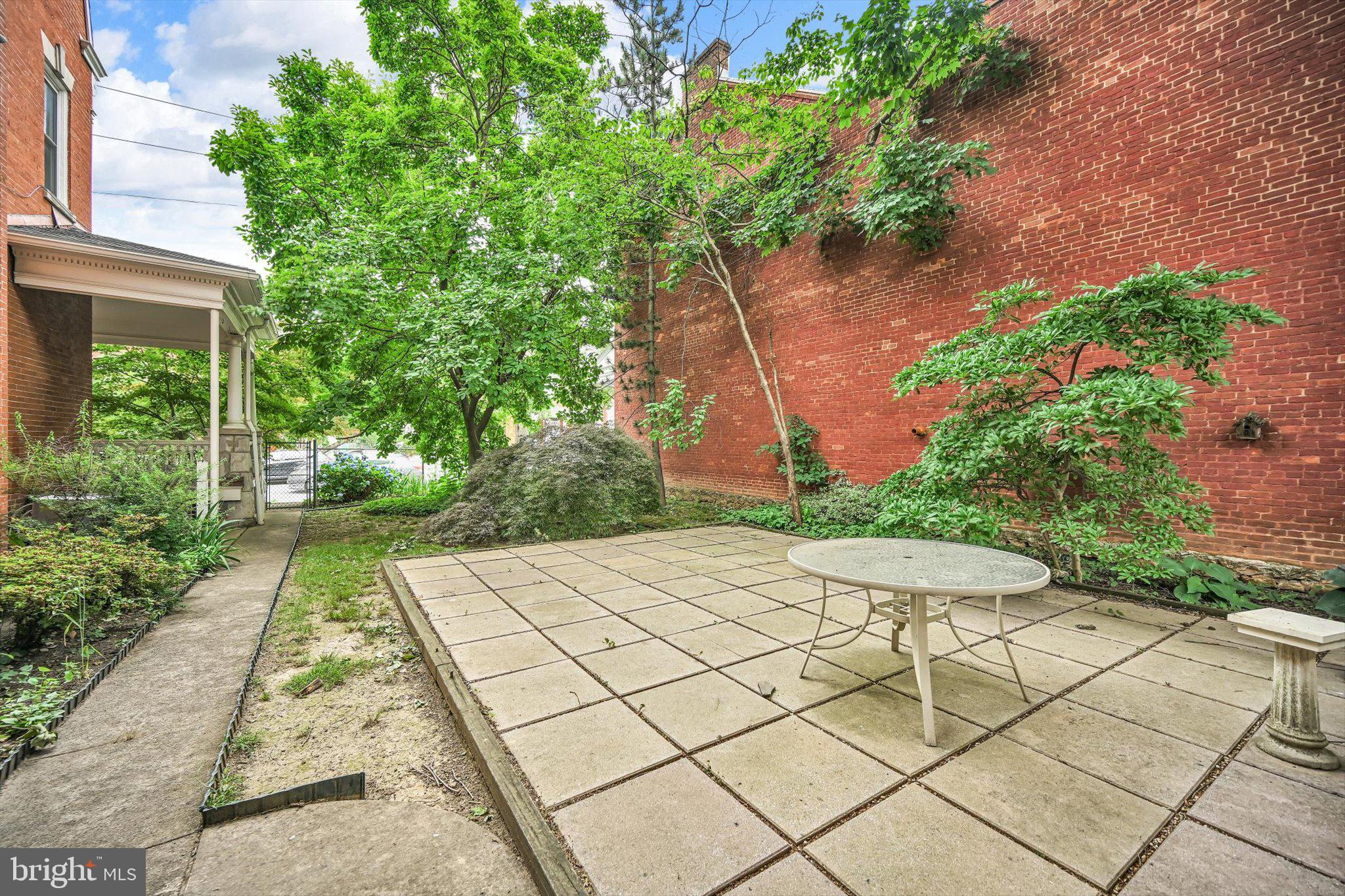 LANCASTER - Residential
