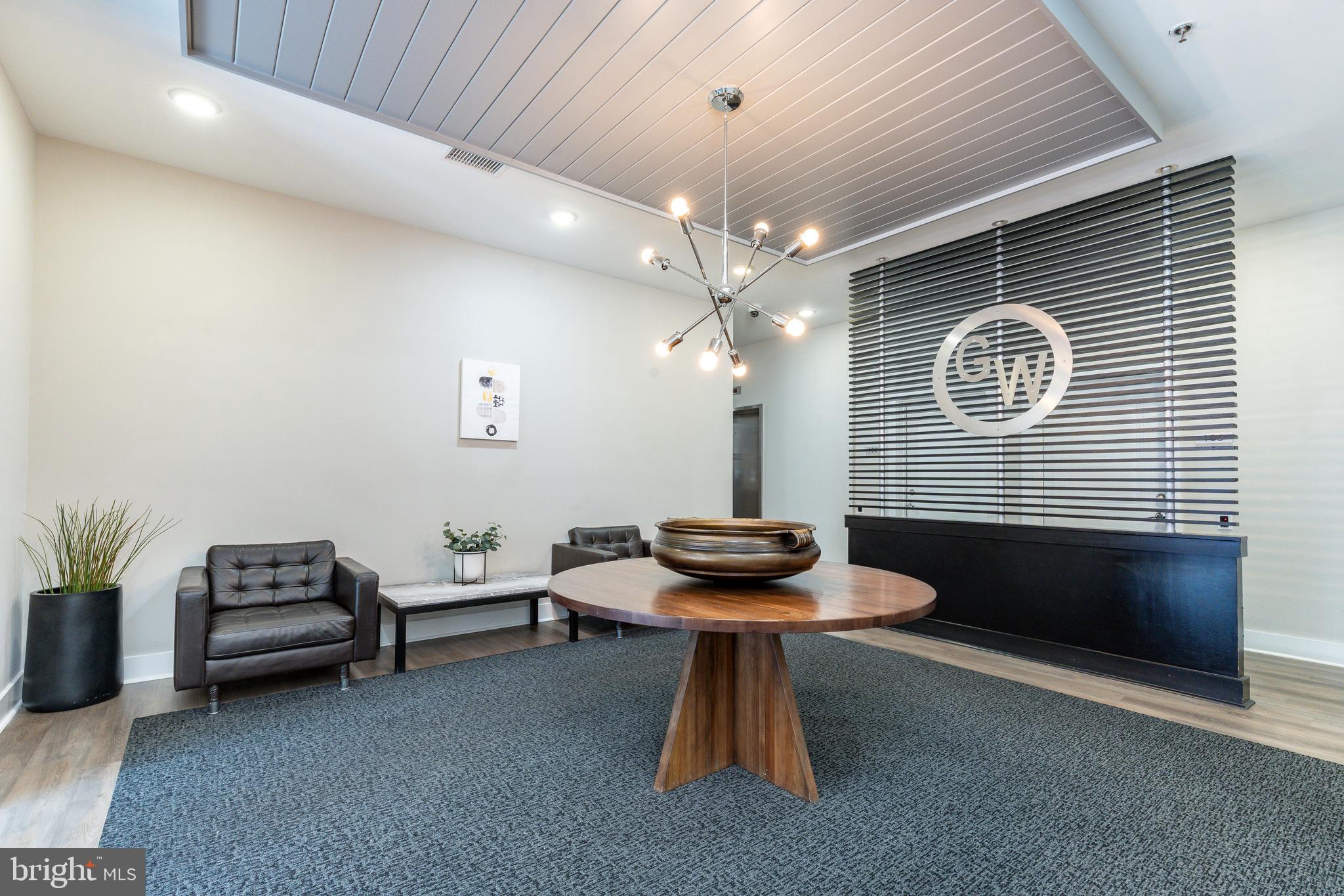 UNIVERSITY CITY - Commercial Sale