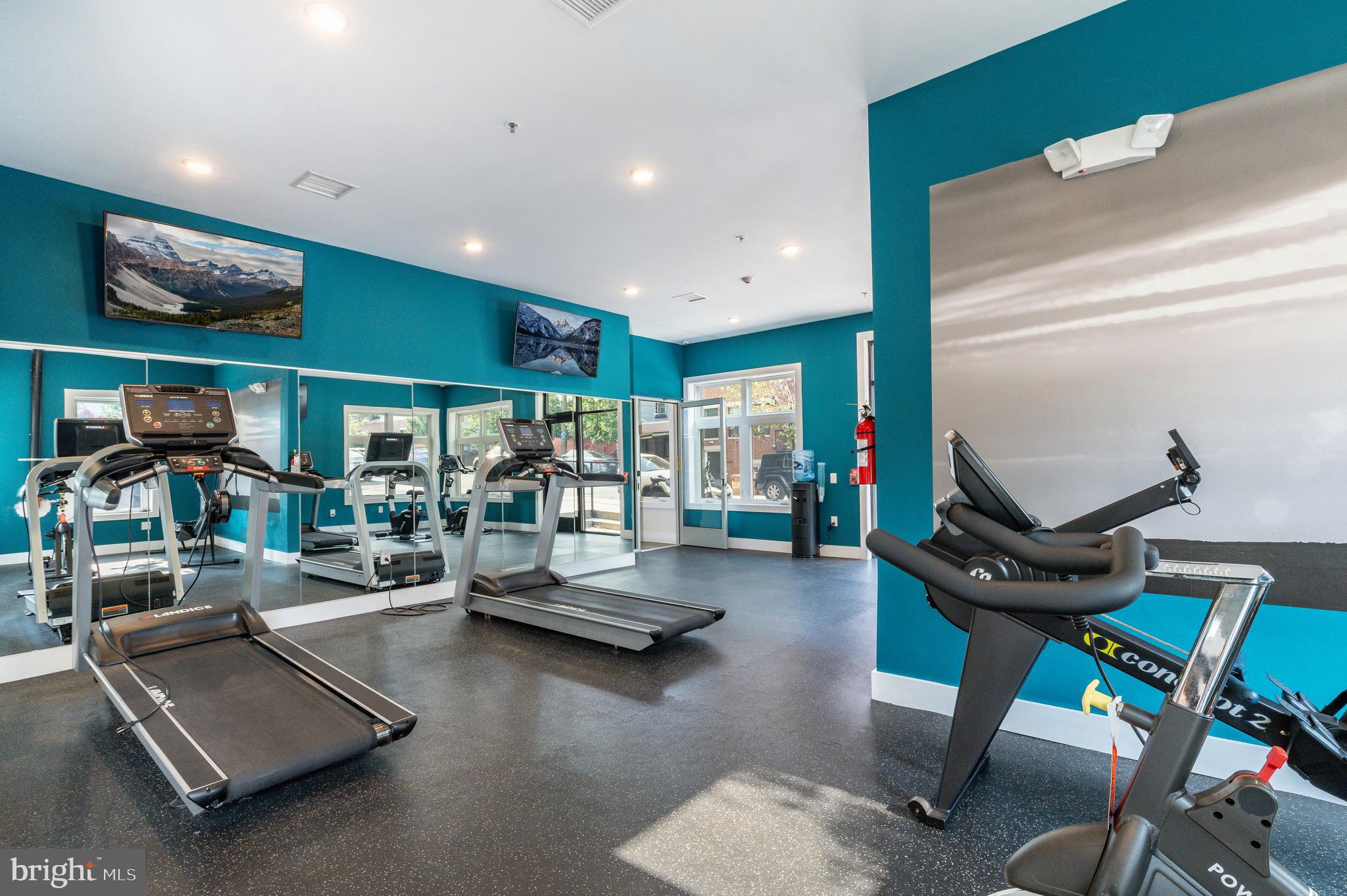 UNIVERSITY CITY - Commercial Sale
