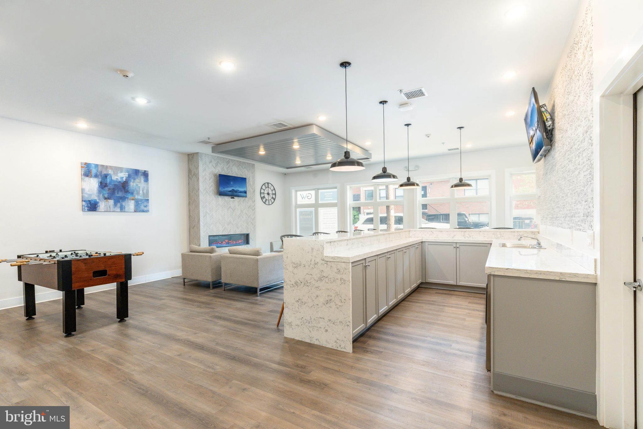 UNIVERSITY CITY - Commercial Sale