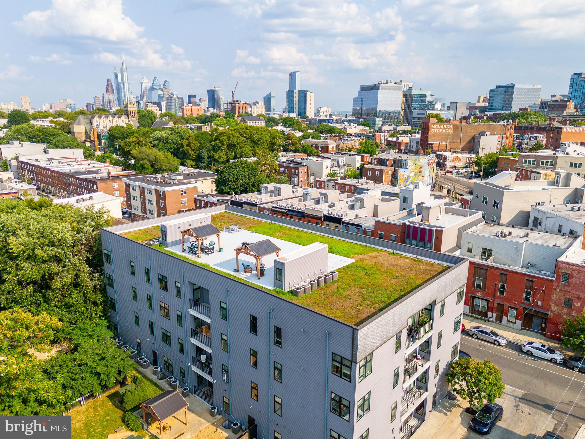 UNIVERSITY CITY - Commercial Sale