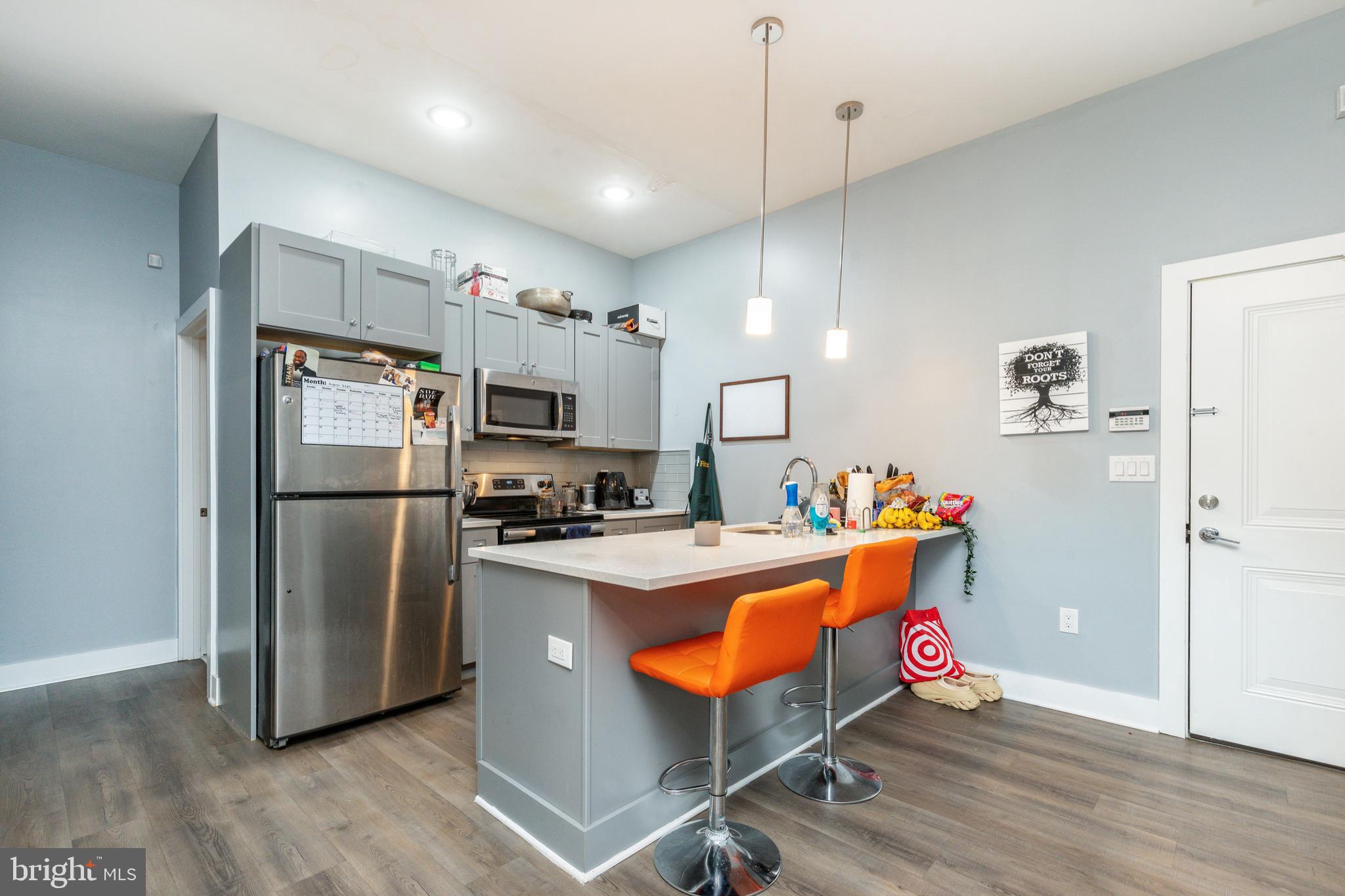 UNIVERSITY CITY - Commercial Sale