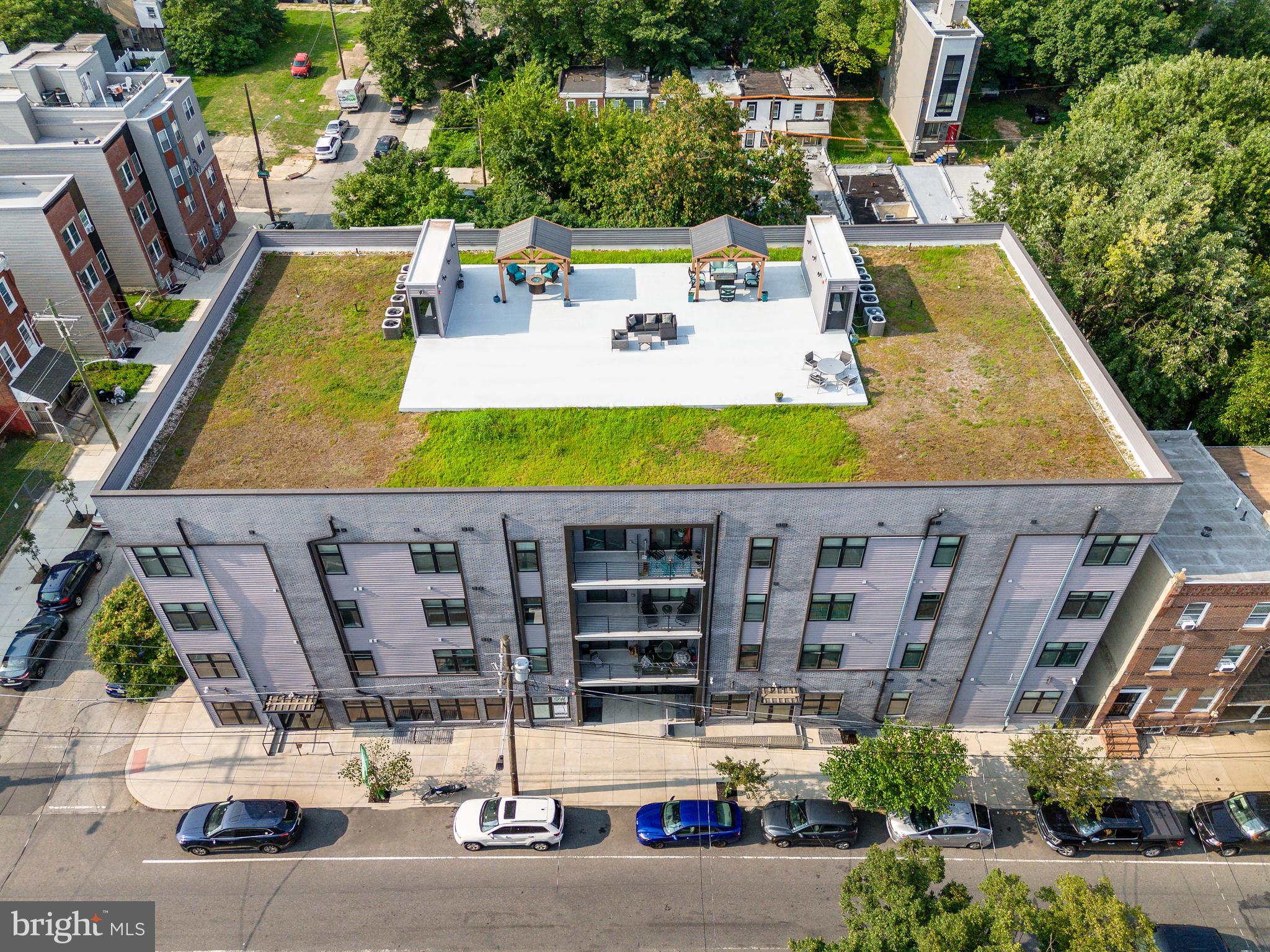 UNIVERSITY CITY - Commercial Sale