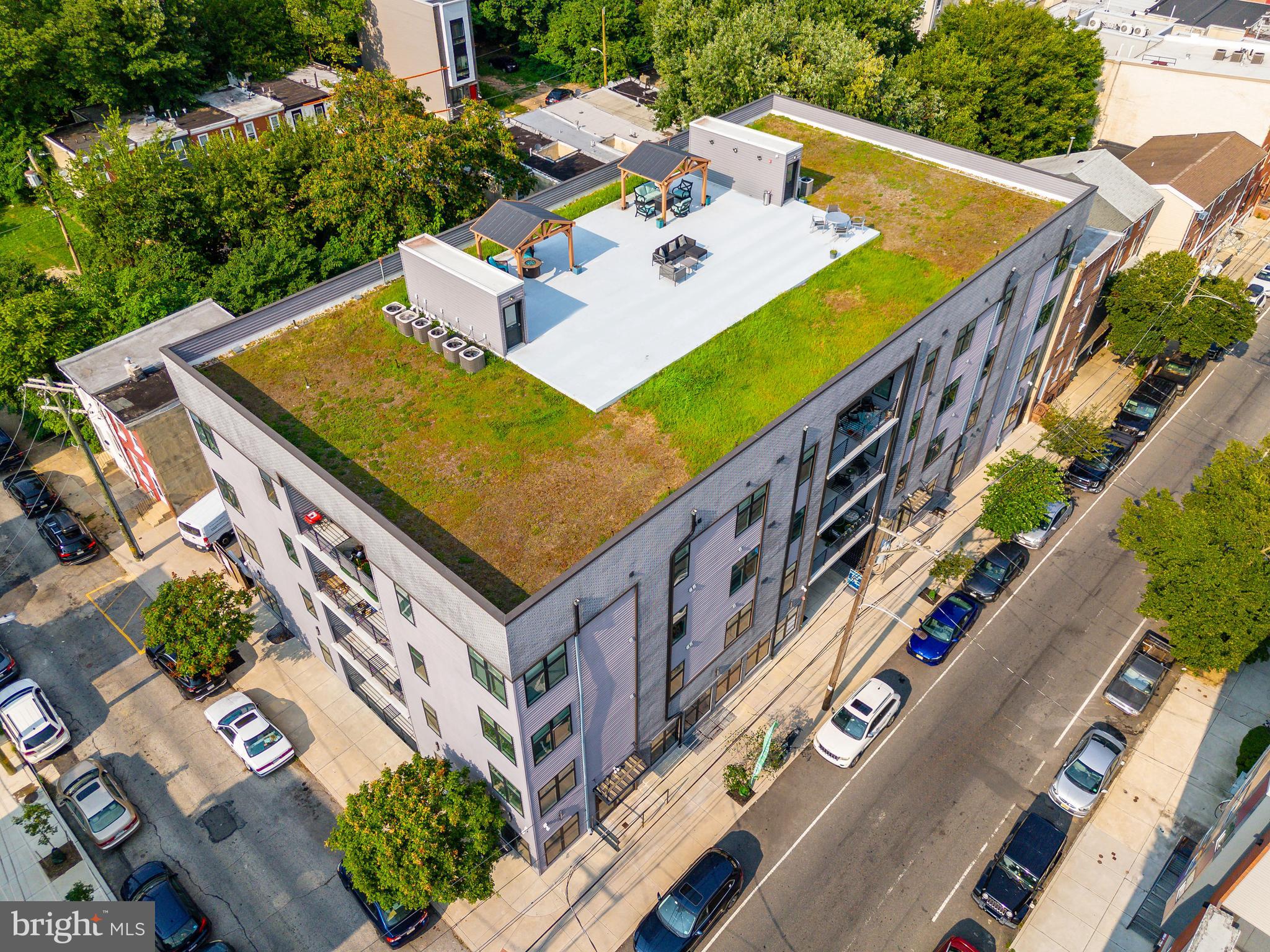 UNIVERSITY CITY - Commercial Sale