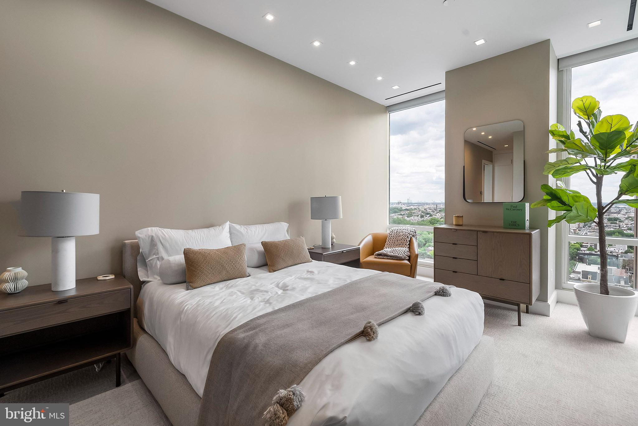 SOCIETY HILL - Residential
