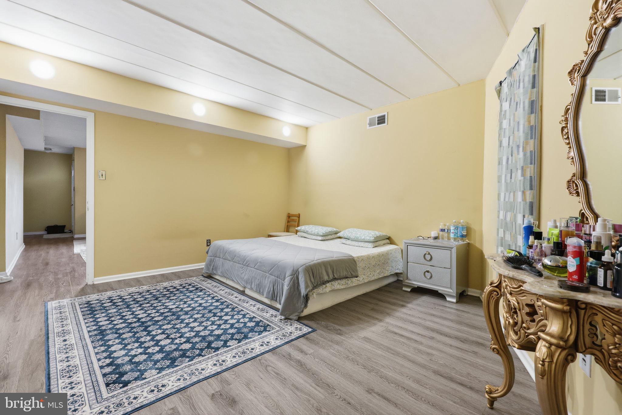 BUSTLETON - Residential Income