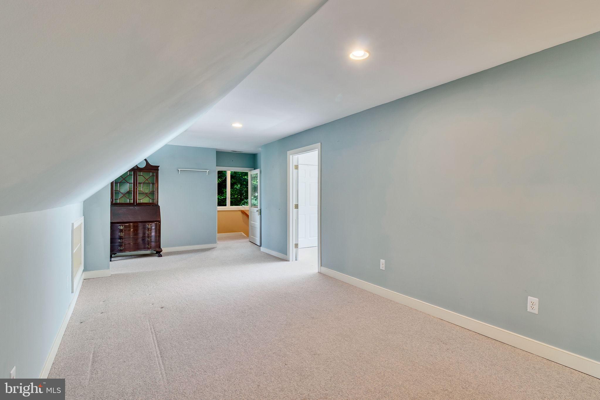 LAGRANGE ESTATES - Residential