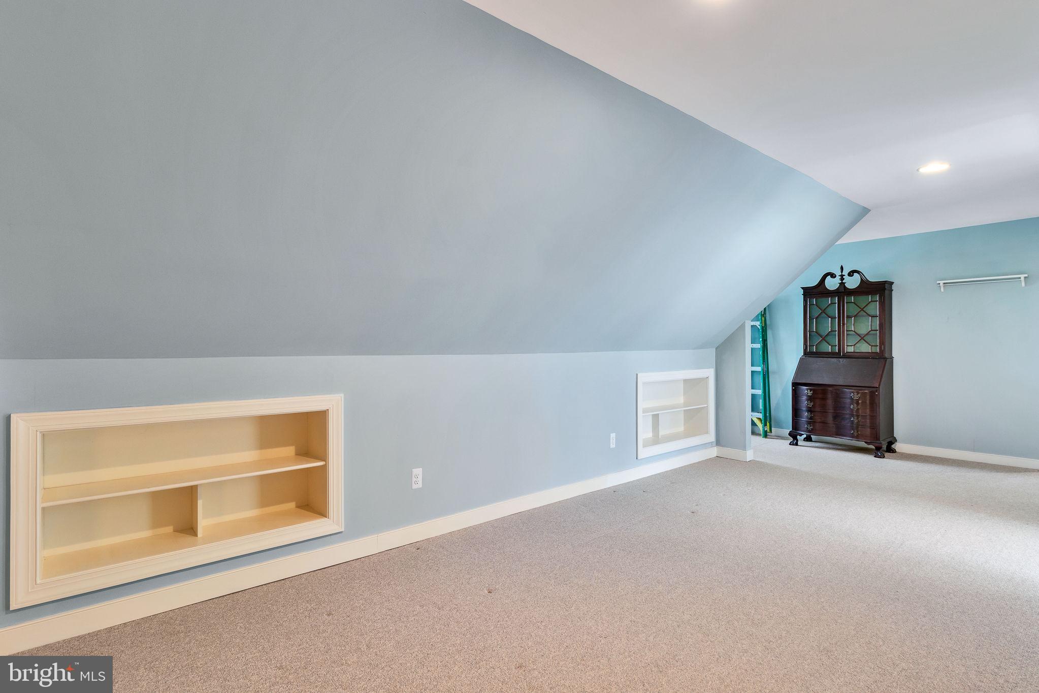 LAGRANGE ESTATES - Residential